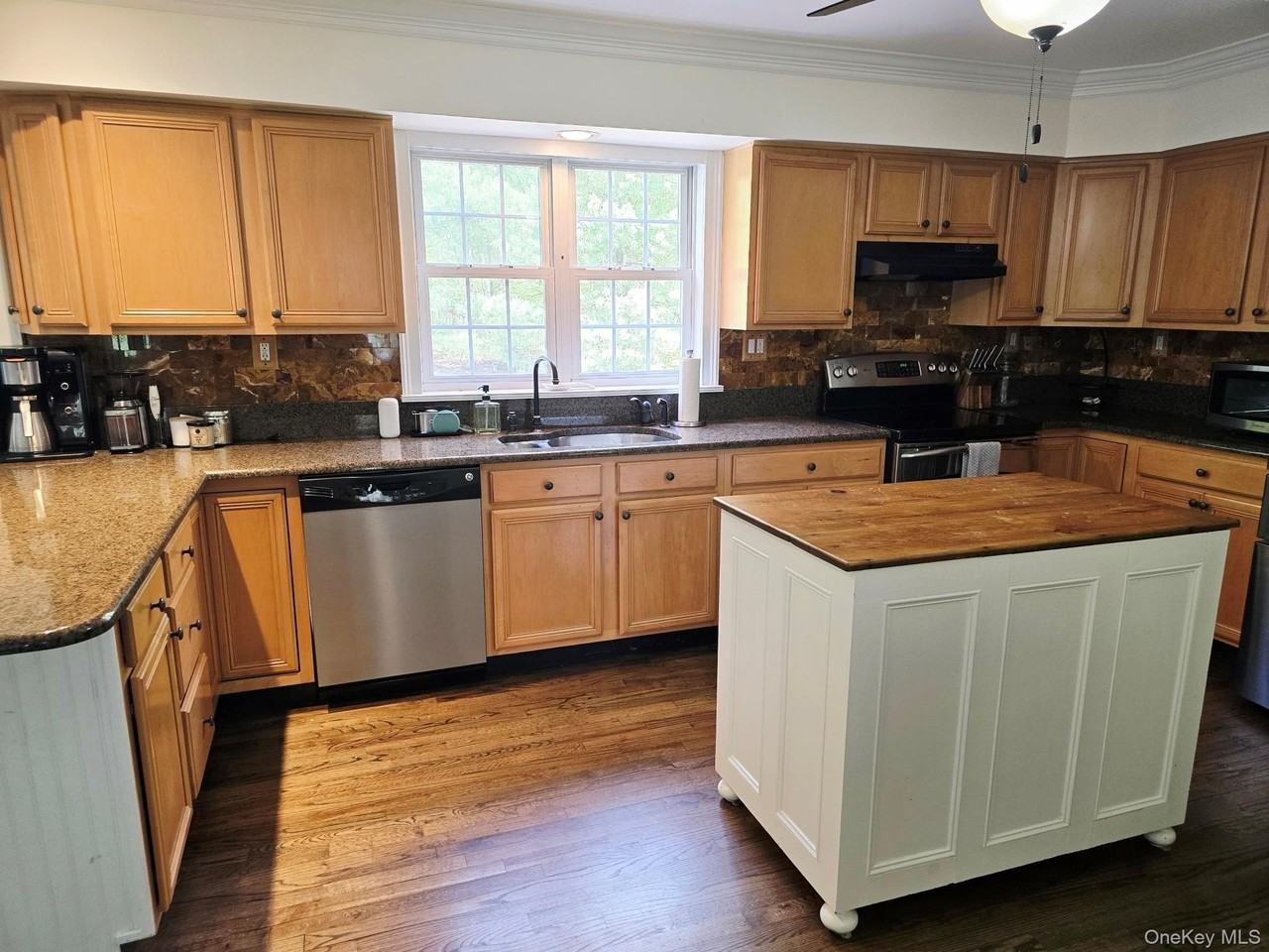 64 Beachfern Rd - Photo 4 of 12