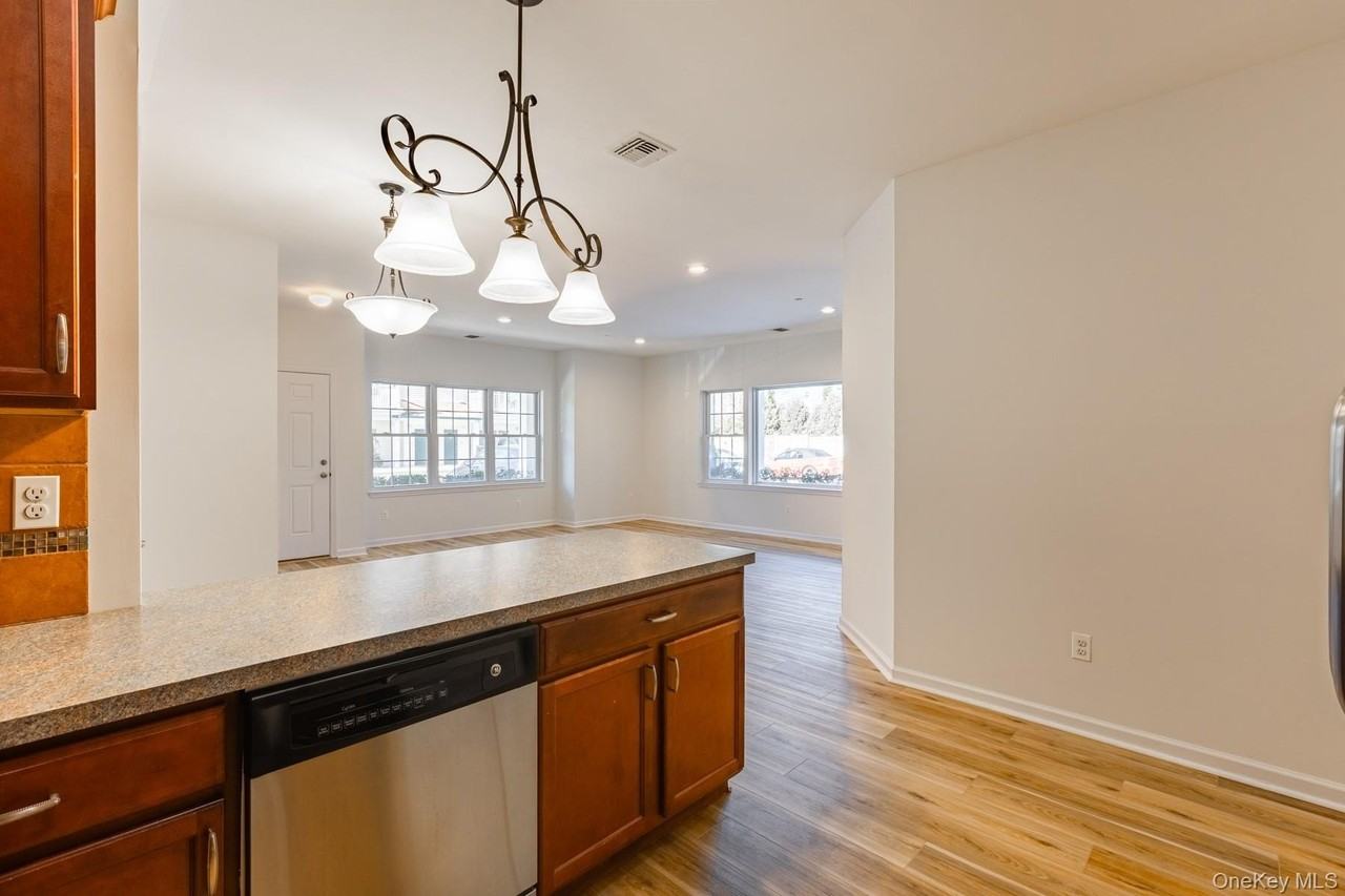 975 Main St #18 - Photo 5 of 20