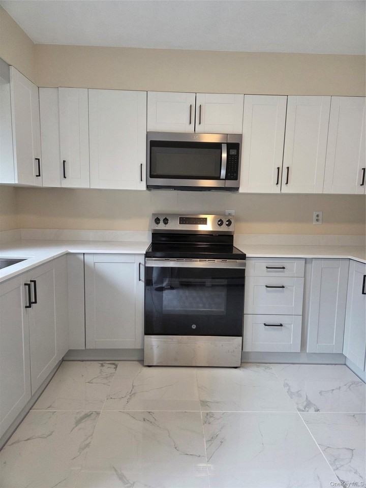 193 Overhill Rd #R - Photo 4 of 10