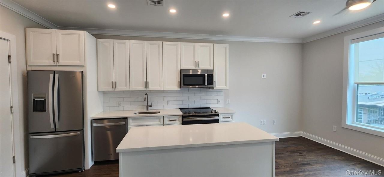 5 Freer St #411 - Photo 3 of 16