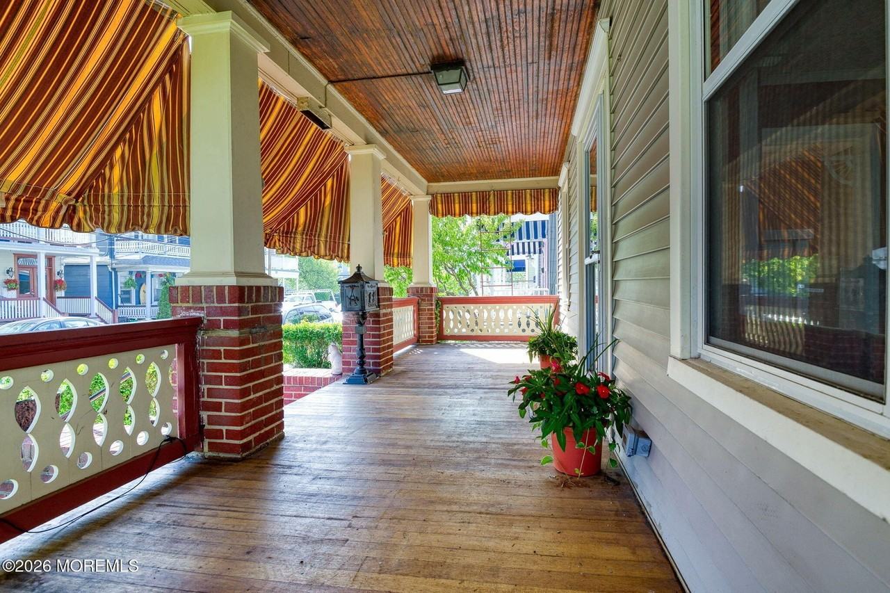 31 Embury Ave - Photo 7 of 42