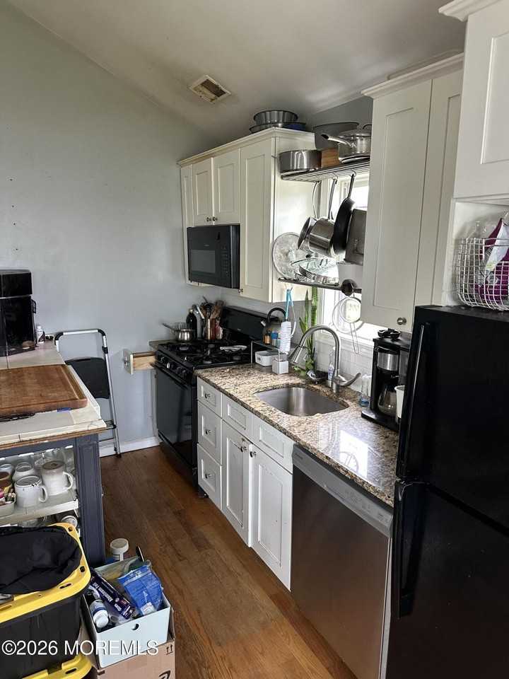 60 5th St #D - Photo 7 of 8