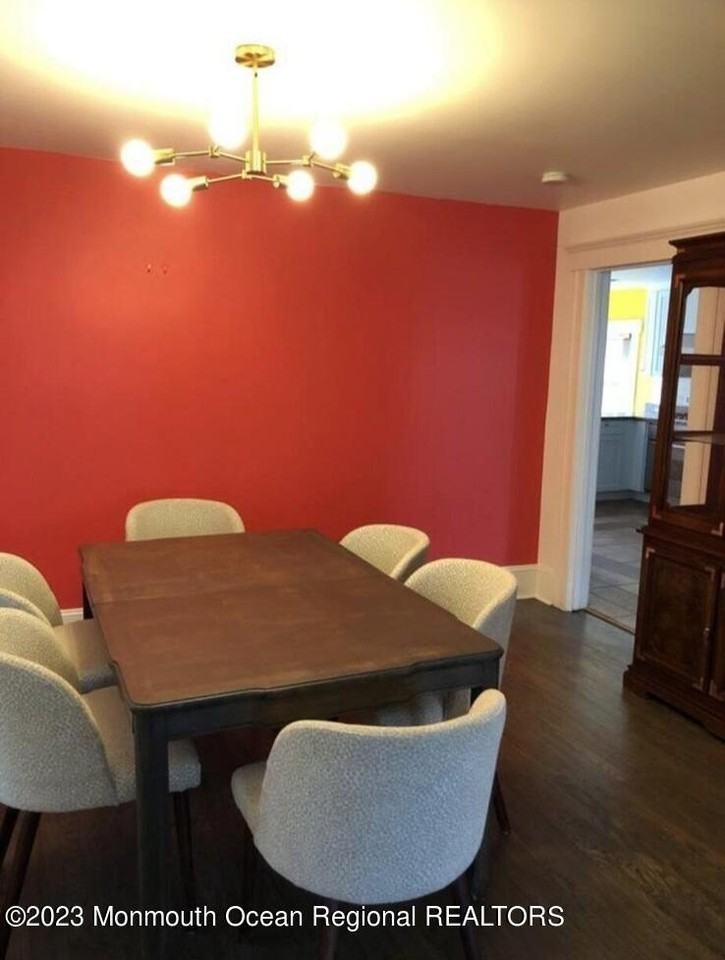 294 Roosevelt Ave - Photo 4 of 9