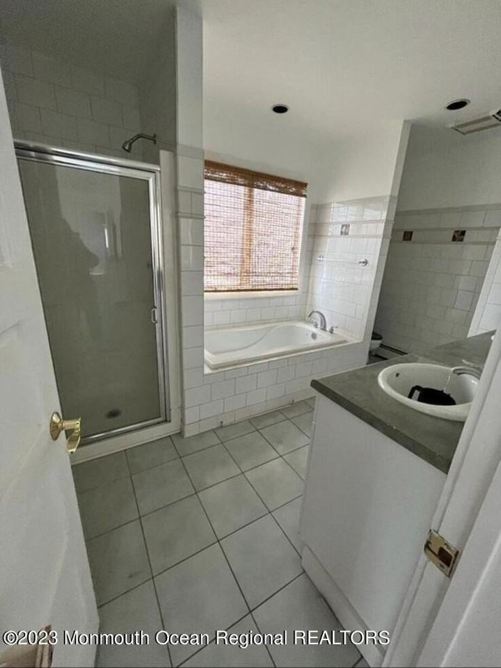 294 Roosevelt Ave - Photo 7 of 9