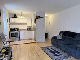 533 Monroe St #4D - Photo 1 of 1