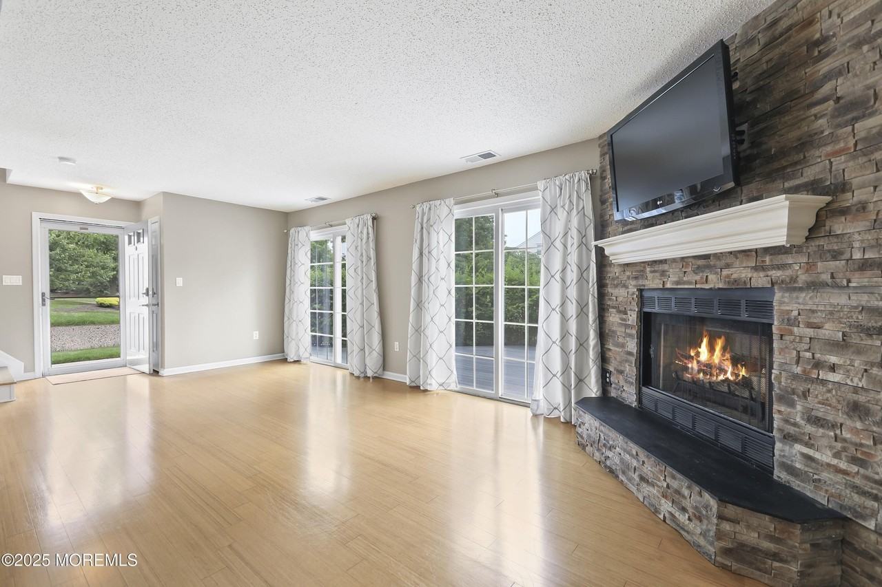 95 Madison Ct - Photo 2 of 28