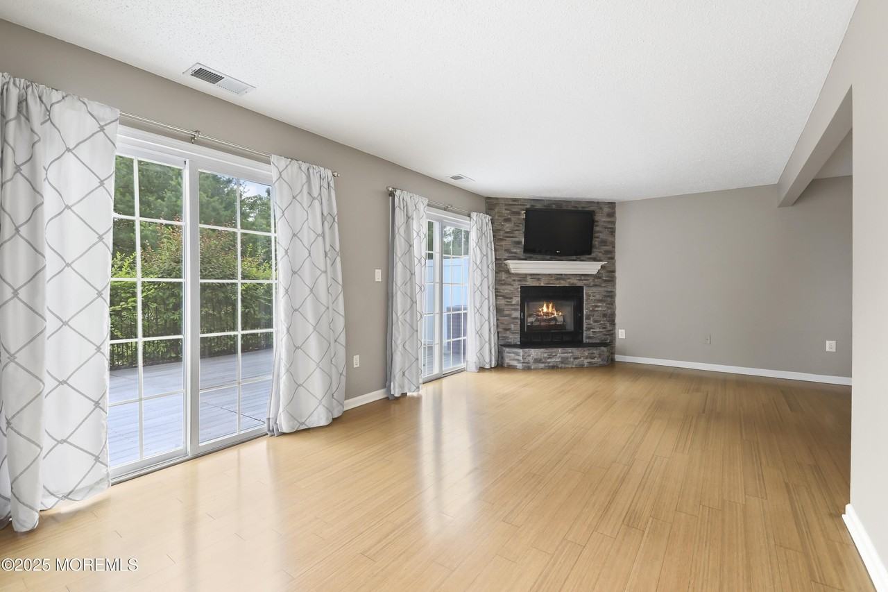 95 Madison Ct - Photo 3 of 28