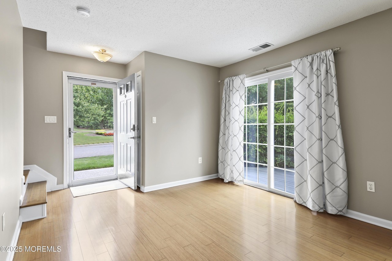 95 Madison Ct - Photo 4 of 28