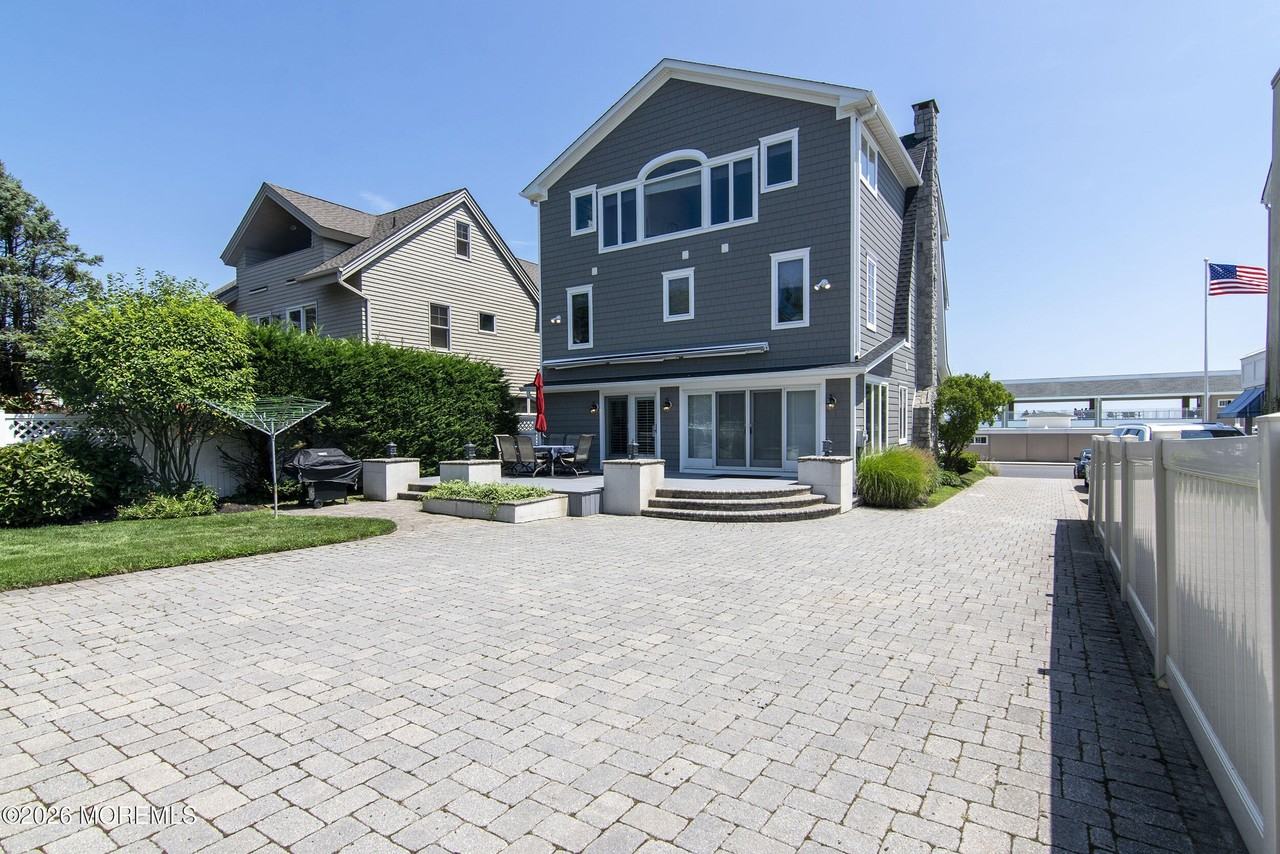 2007 Ocean Ave - Photo 3 of 19