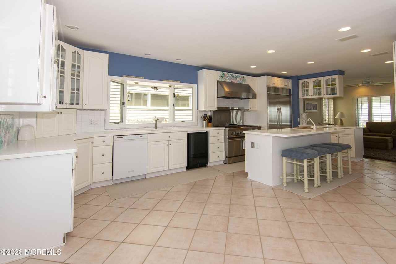 2007 Ocean Ave - Photo 7 of 19