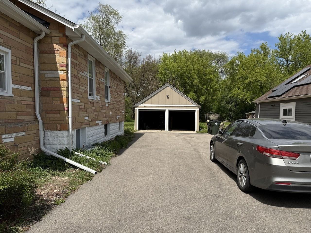 208 W Nippersink Rd - Photo 2 of 32