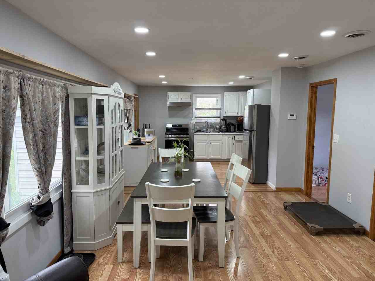 208 W Nippersink Rd - Photo 5 of 32