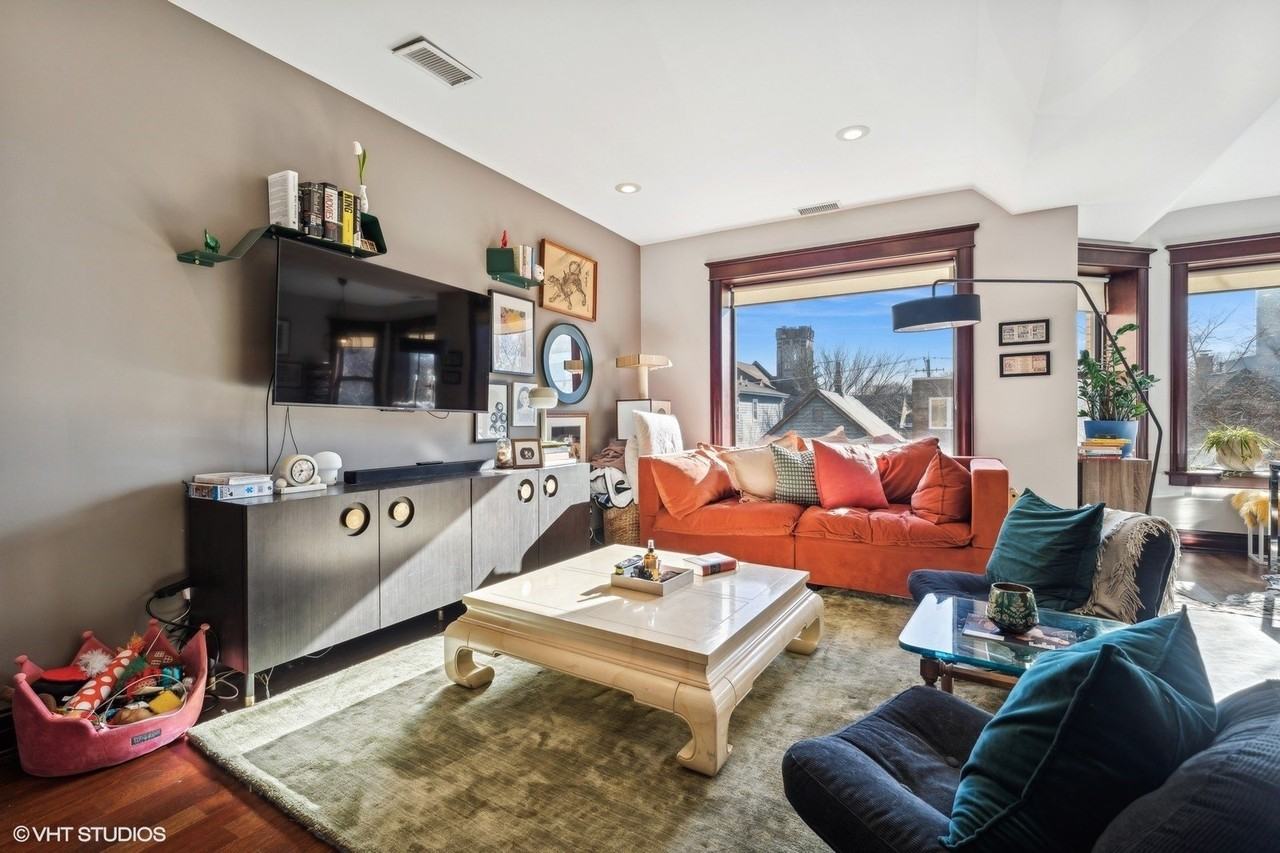 3106 W Lyndale St #3B - Photo 3 of 10