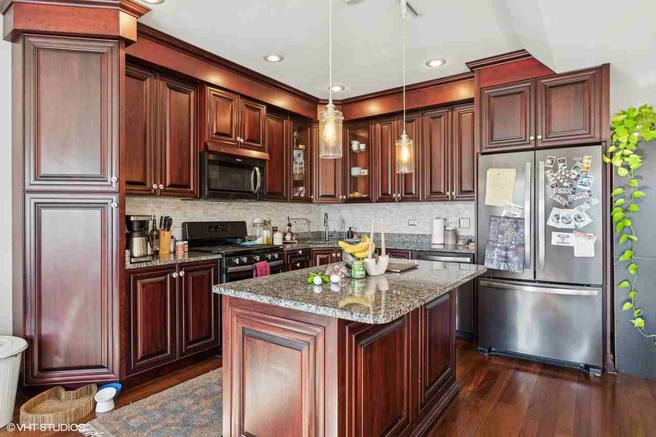 3106 W Lyndale St #3B - Photo 4 of 10