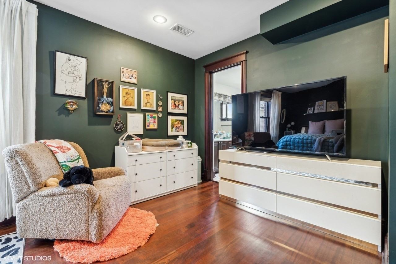 3106 W Lyndale St #3B - Photo 7 of 10