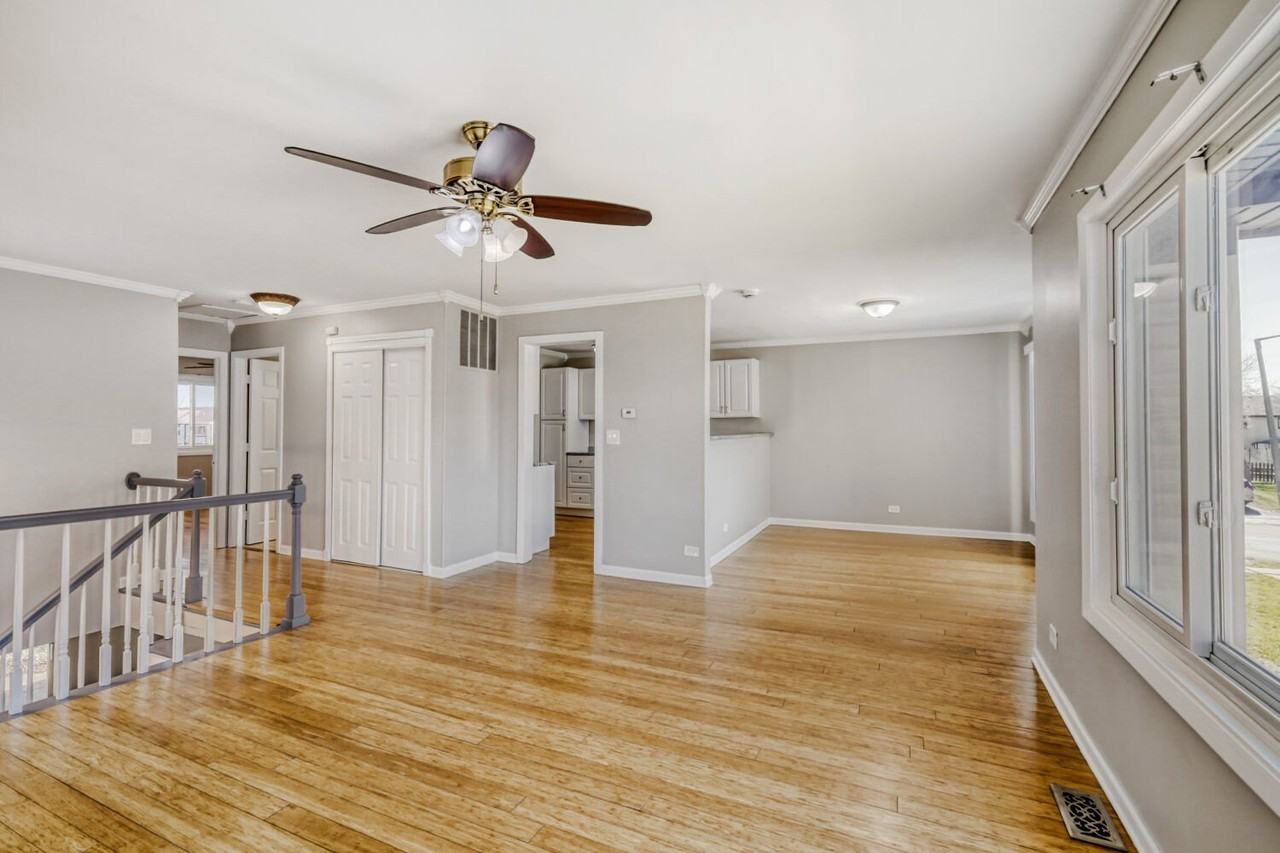 2058 Leeward Ln - Photo 3 of 15