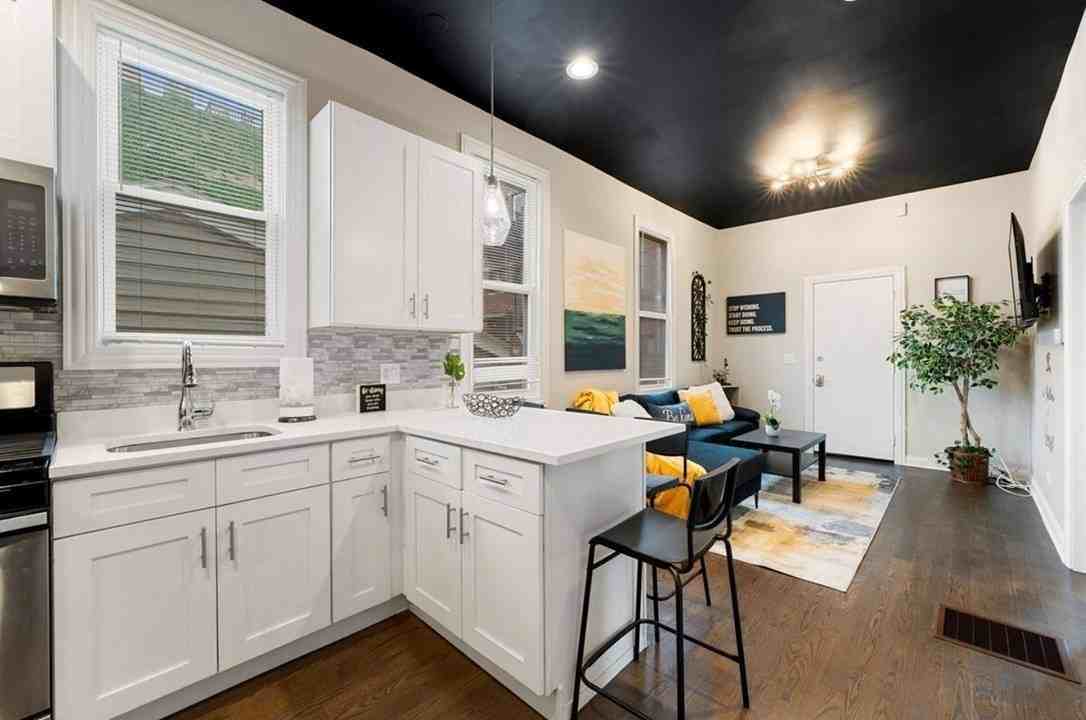 330 W Evergreen Ave #CH - Photo 2 of 10