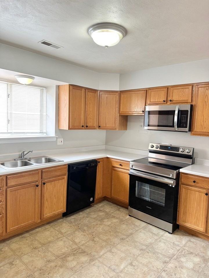 1007 Taft Ave #2B - Photo 3 of 12