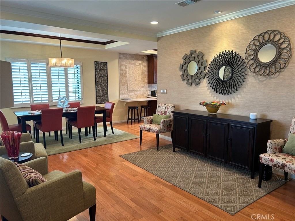 5323 Huddart Ave - Photo 3 of 25