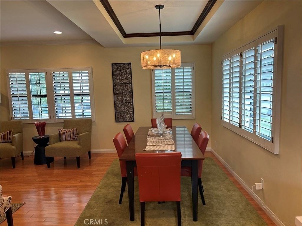 5323 Huddart Ave - Photo 5 of 25