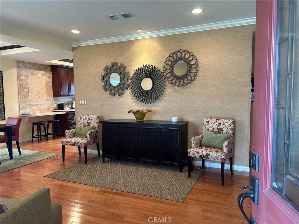 5323 Huddart Ave - Photo 6 of 25
