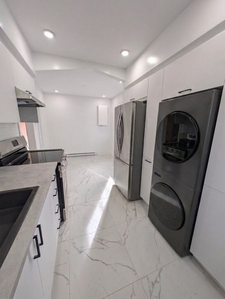 11269 Avenue Hénault - Photo 3 of 22