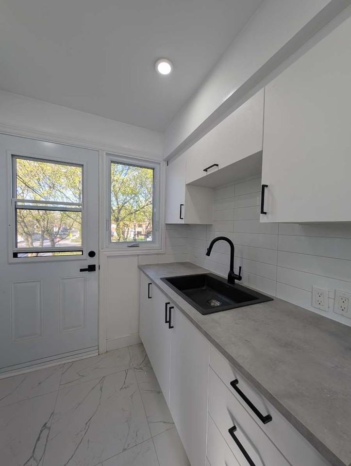 11269 Avenue Hénault - Photo 4 of 22