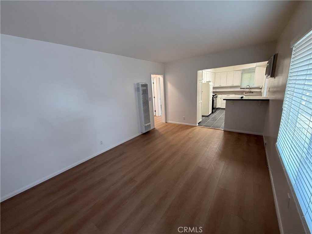 10317 Pinehurst Ave - Photo 2 of 13