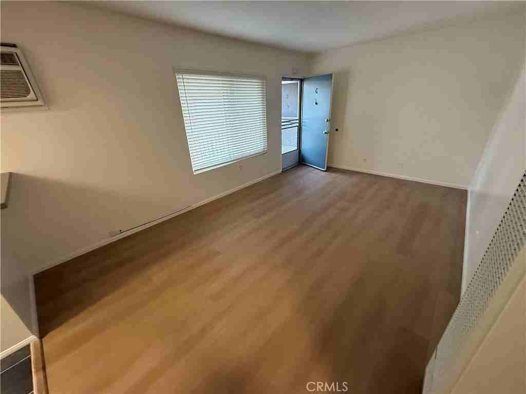 10317 Pinehurst Ave - Photo 3 of 13