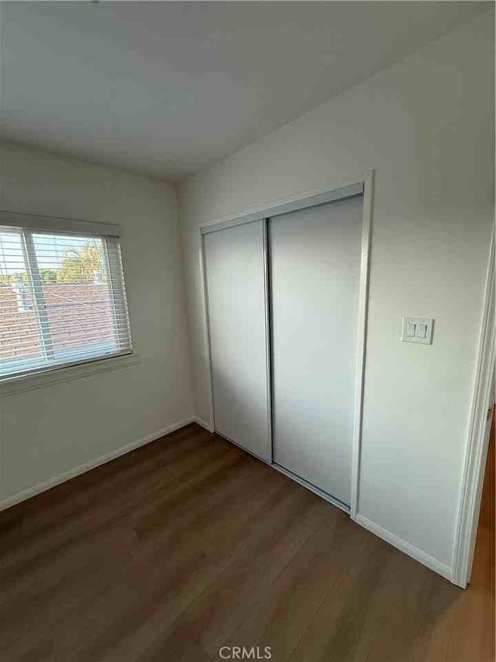 10317 Pinehurst Ave - Photo 7 of 13