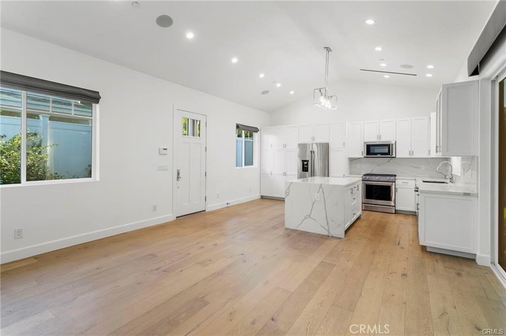 5535 Vanalden Ave - Photo 3 of 20