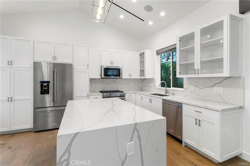 5535 Vanalden Ave - Photo 4 of 20