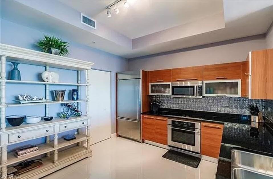 3000 Oasis Grand Blvd #401 - Photo 6 of 32