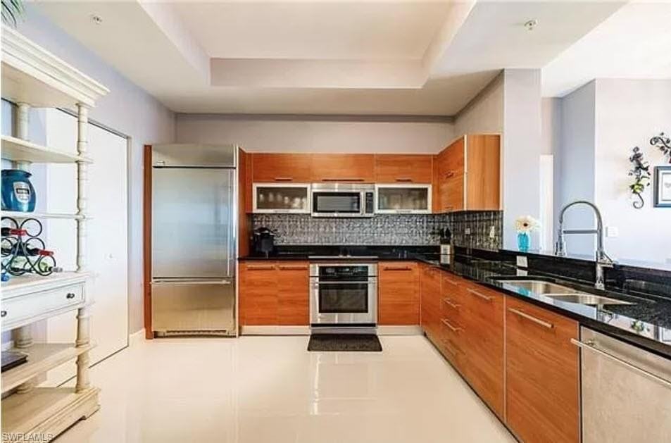 3000 Oasis Grand Blvd #401 - Photo 7 of 32