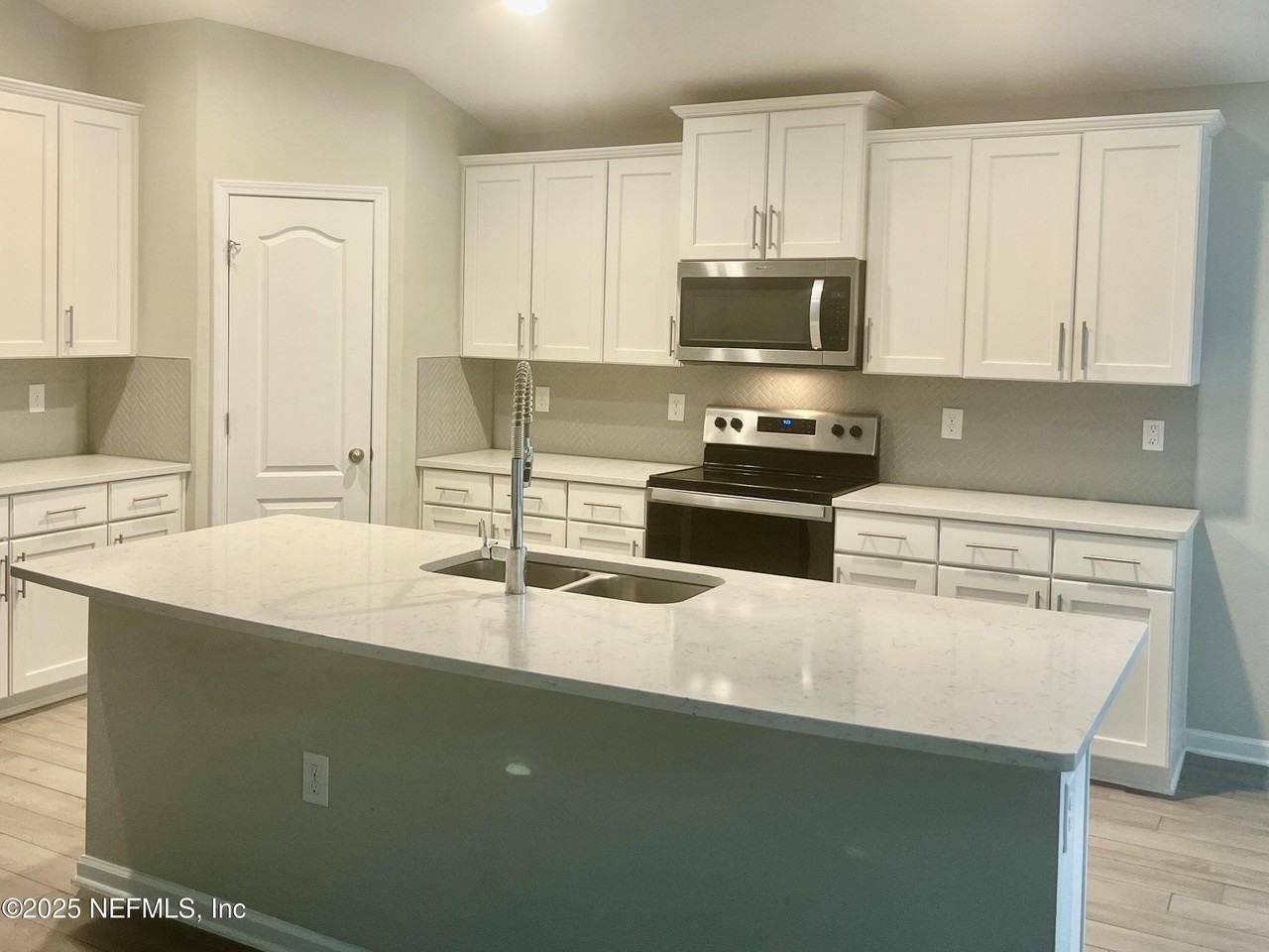 70305 Winding River Dr - Photo 6 of 34