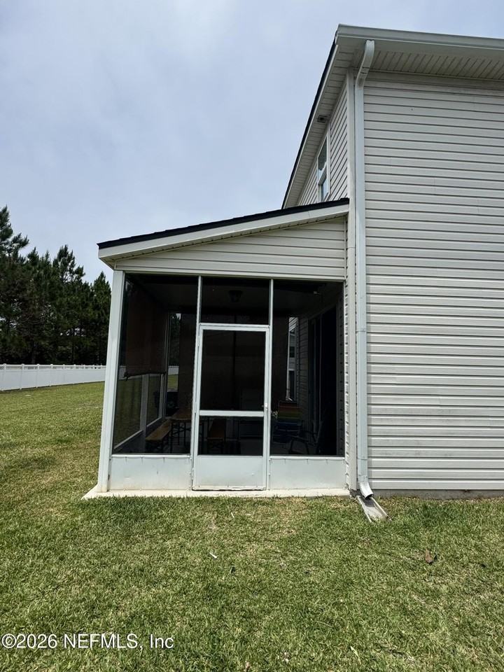 670 Grover Ln - Photo 3 of 39
