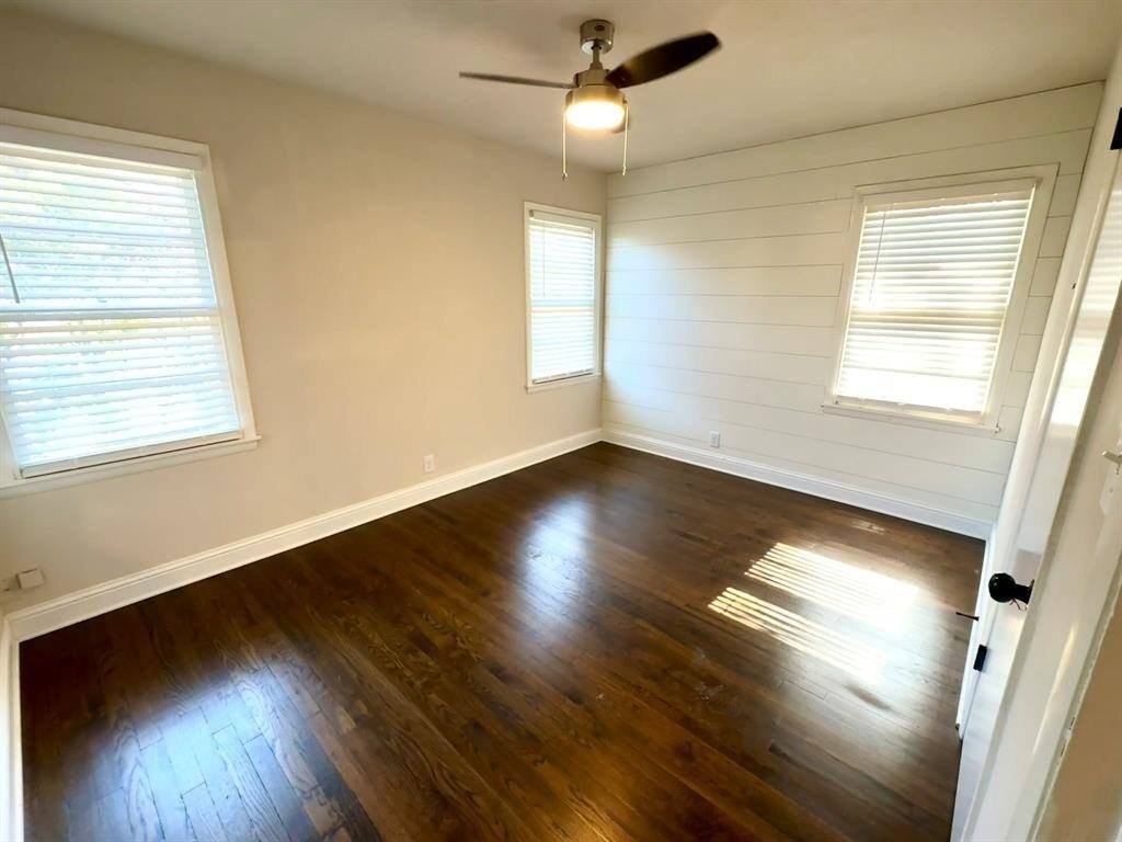 112 Savannah St - Photo 3 of 20