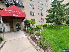 2205 N Central Road 4 D - Photo 1 of 1