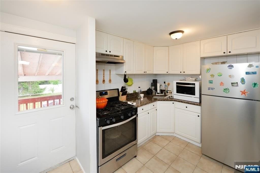41 New York Ave - Photo 3 of 15