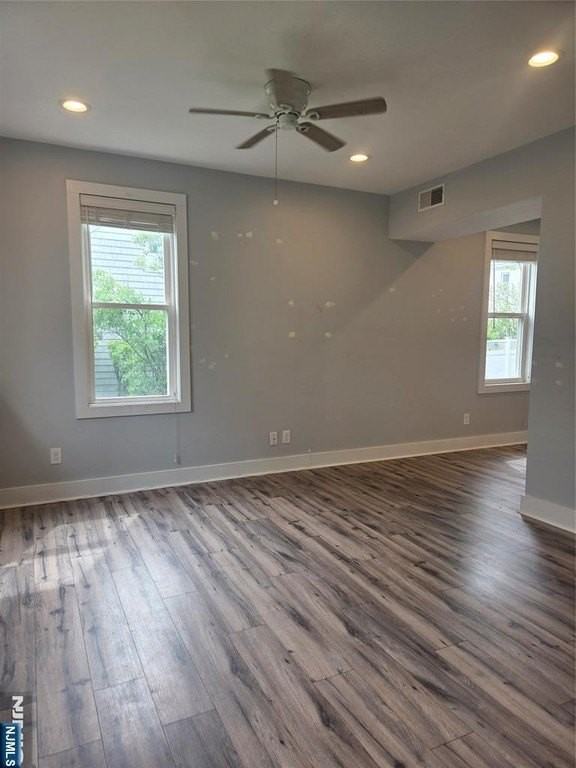 336 10th St - Photo 4 of 15