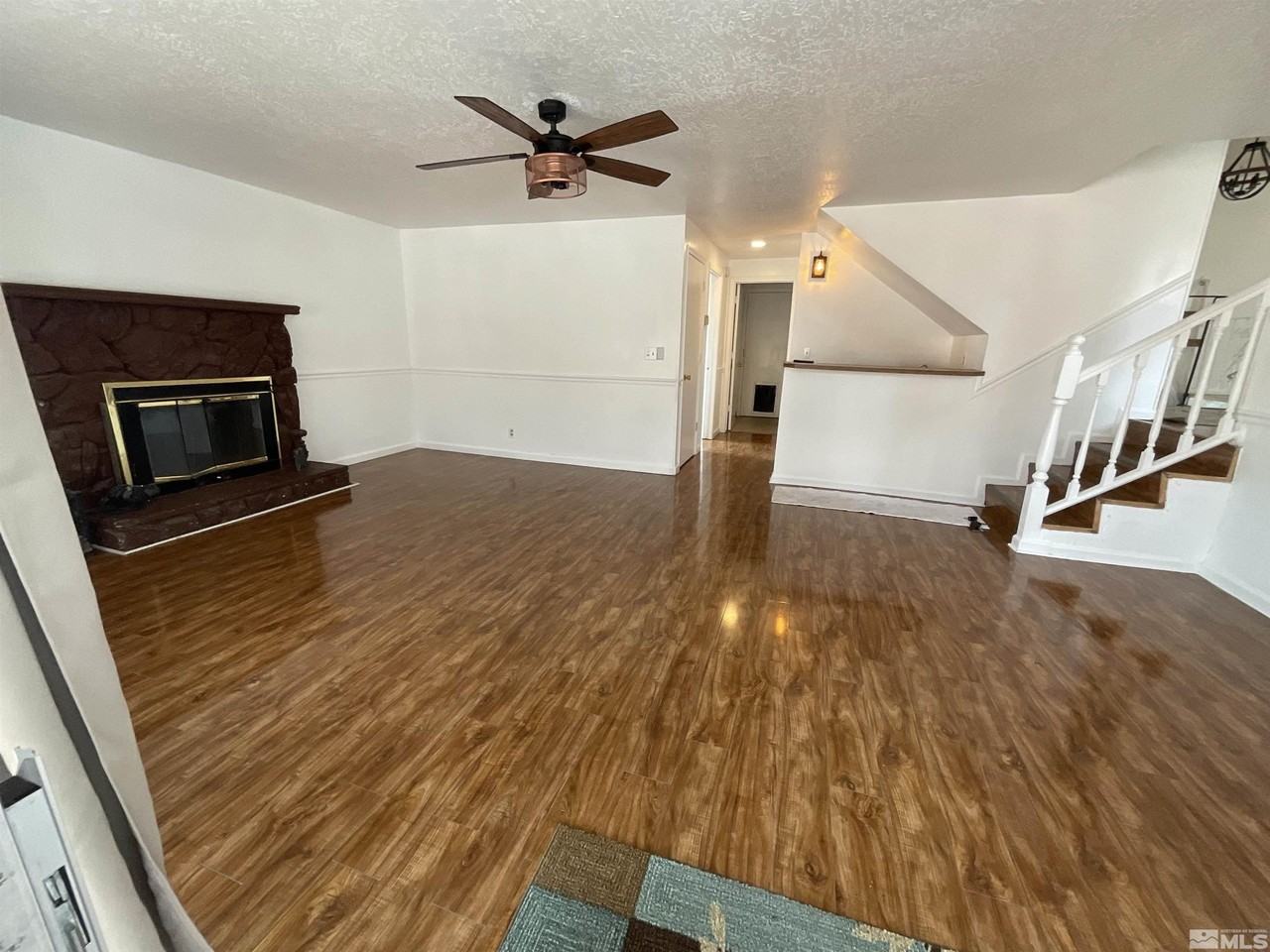 3268 Bunker Hill Ln - Photo 2 of 11