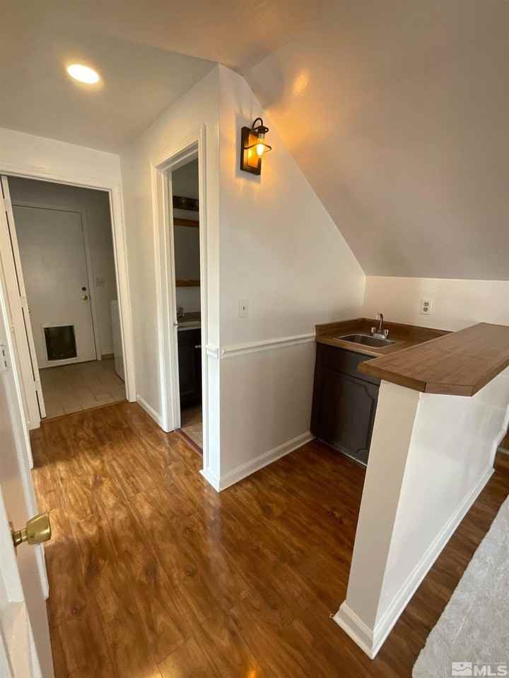 3268 Bunker Hill Ln - Photo 4 of 11