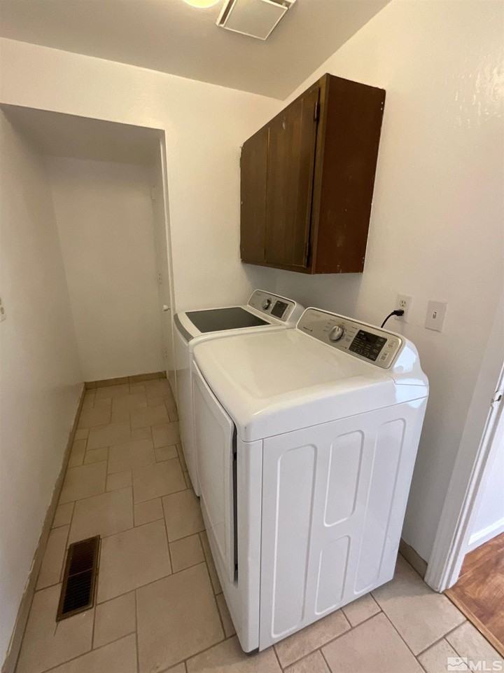 3268 Bunker Hill Ln - Photo 5 of 11