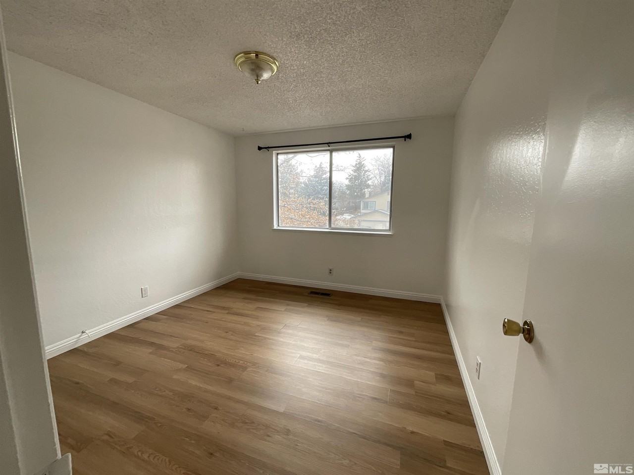 3268 Bunker Hill Ln - Photo 6 of 11