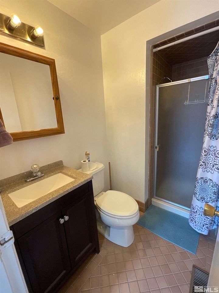 3268 Bunker Hill Ln - Photo 7 of 11