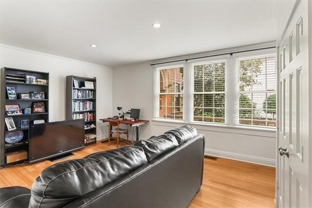 5607 Prytania St #F - Photo 3 of 10