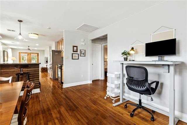 327 Warrington Dr - Photo 6 of 23