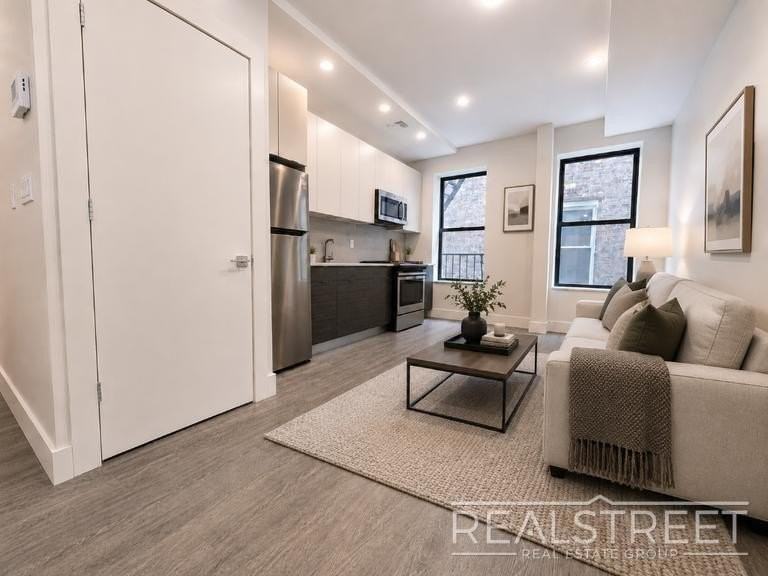 1578 Union St #2D