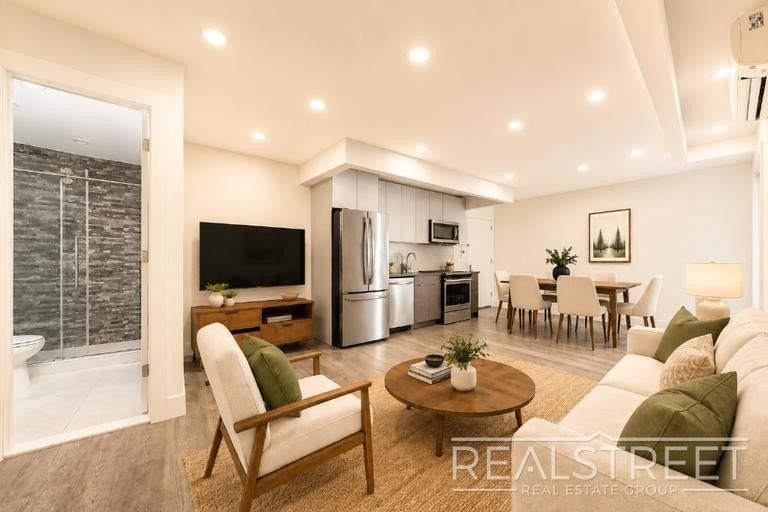1178 Gates Ave #3F - Photo 2 of 10