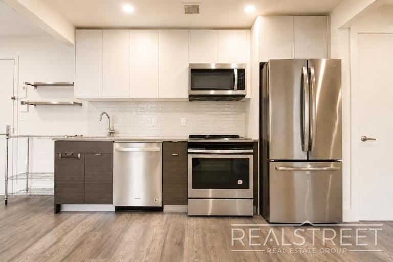 1178 Gates Ave #3F - Photo 3 of 10